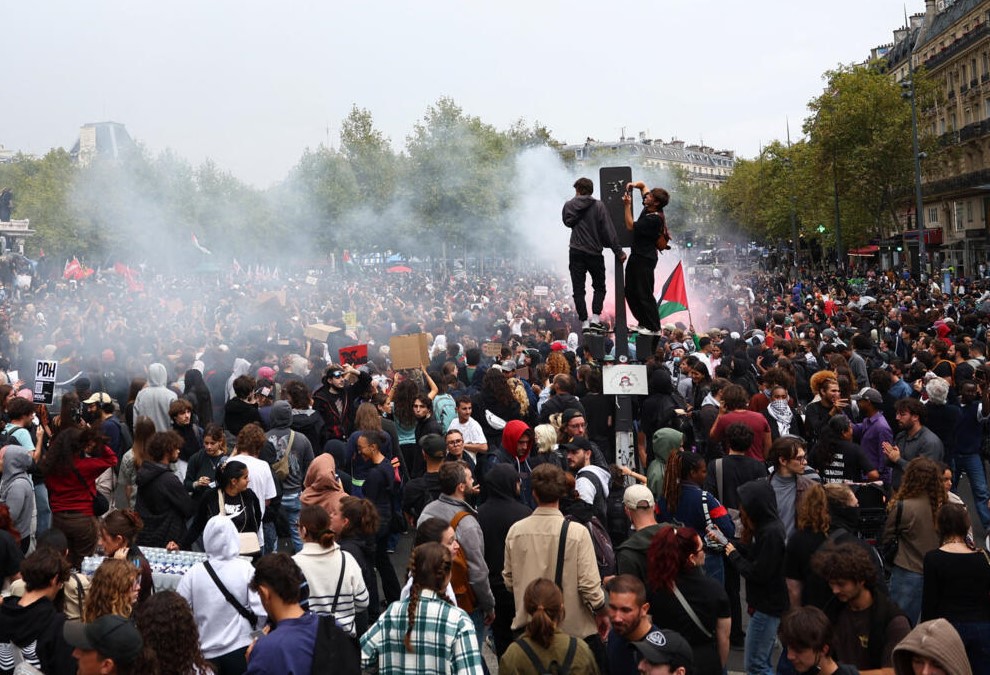 2025-09-10T145629Z-153879267-RC22PGATSD9H-RTRMADP-3-FRANCE-PROTEST-1