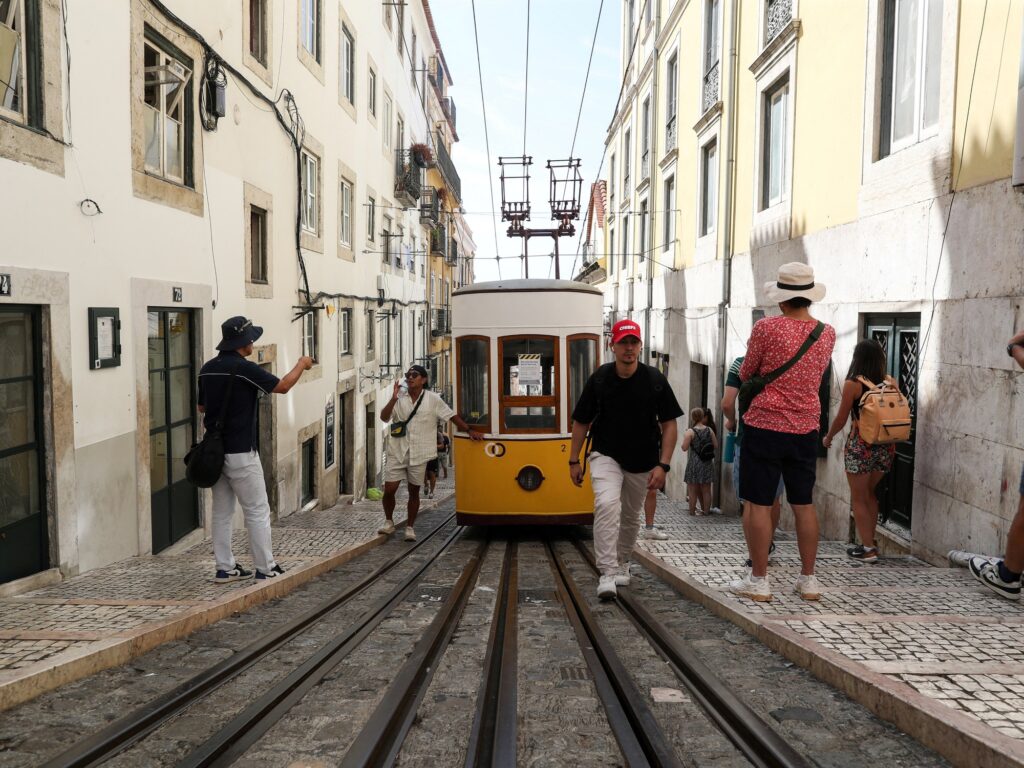 fGEKUUWke_2000x1500__1