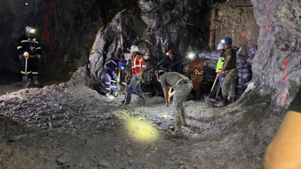 rescatan-vivo-segundo-minero-santa-fe-el-rosario-sinaloa