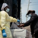 África oriental refuerza fronteras ante expansión del ébola.