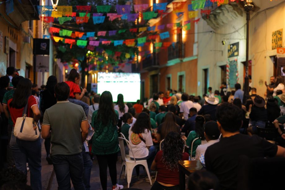 Invitan a vivir la Fiesta Futbolera en la calle Subterránea.