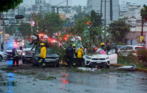 Tormenta colapsa vialidades en Puebla; una persona pierde la vida y continúan labores de emergencia
