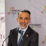 Alcalde de Metepec irrumpe en club deportivo con escoltas armados y protagoniza agresión contra ciudadano.