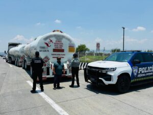 Asegura-PEC-60-mil-litros-de-hidrocarburo-en-Apaseo-el-Grande