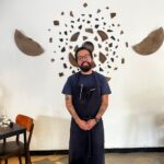 El sembrador de recuerdos y la alquimia líquida de “Cultivo” en Puebla.