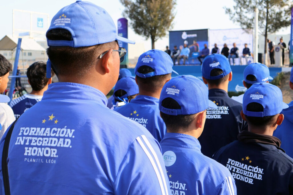 SEP no frena bachilleratos militarizados en Guanajuato; SEG asegura continuidad para miles de alumnos.