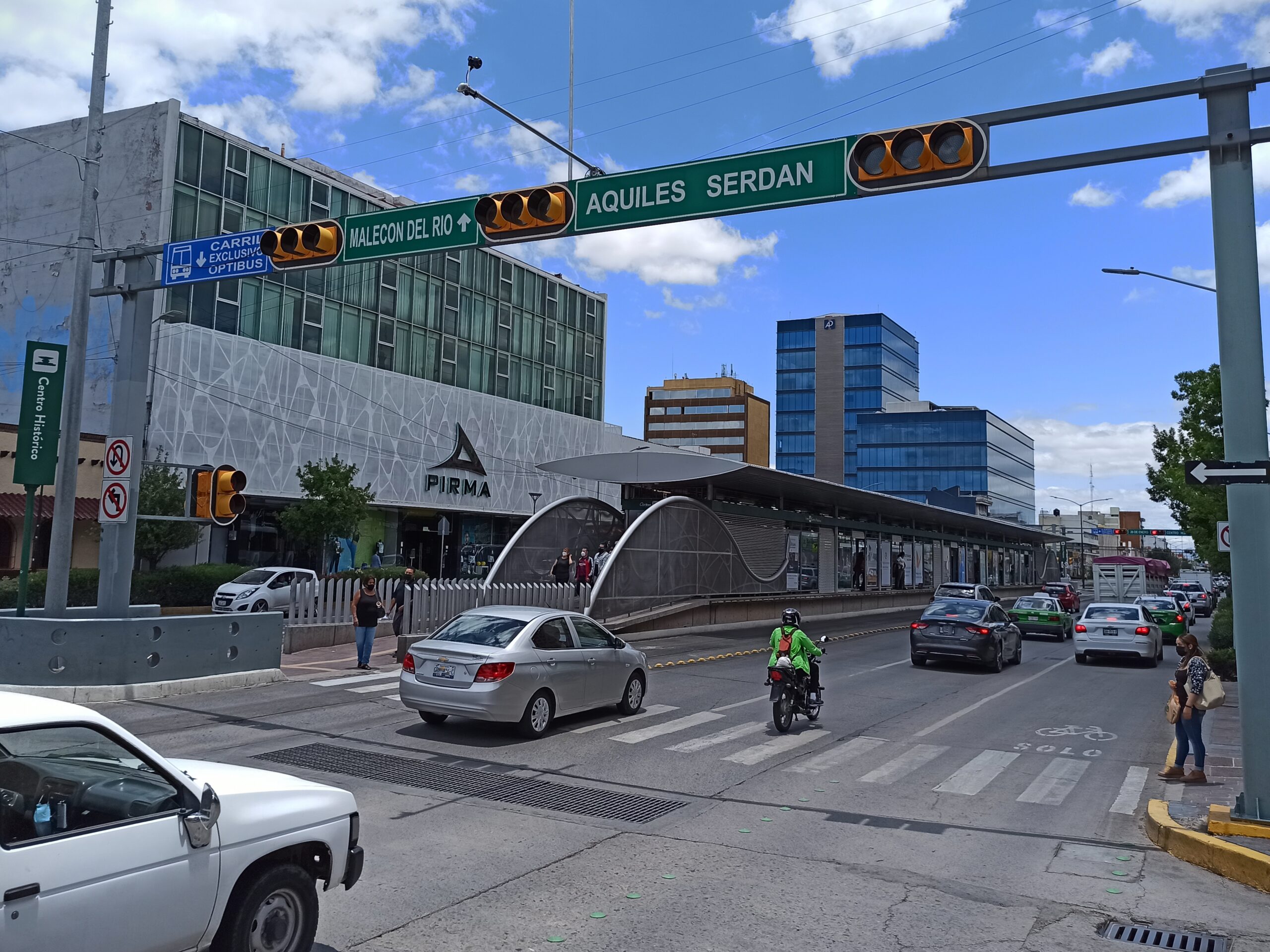 Boulevard_Adolfo_López_Mateos_-_León,_Guanajuato
