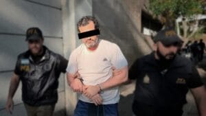 Defensa del contraalmirante Fernando Farías Laguna confirma que su proceso de extradición en Argentina continúa activo.