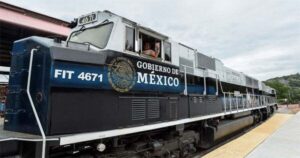 tren-de-pasajeros-016842397