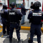 Aseguran gasolinera en León por presunto suministro irregular de combustible.