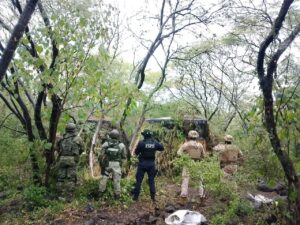 Localizan-autoridades-estatales-y-federales-40-mil-litros-de-hidrocarburo-en-Valle-de-Santiago-01